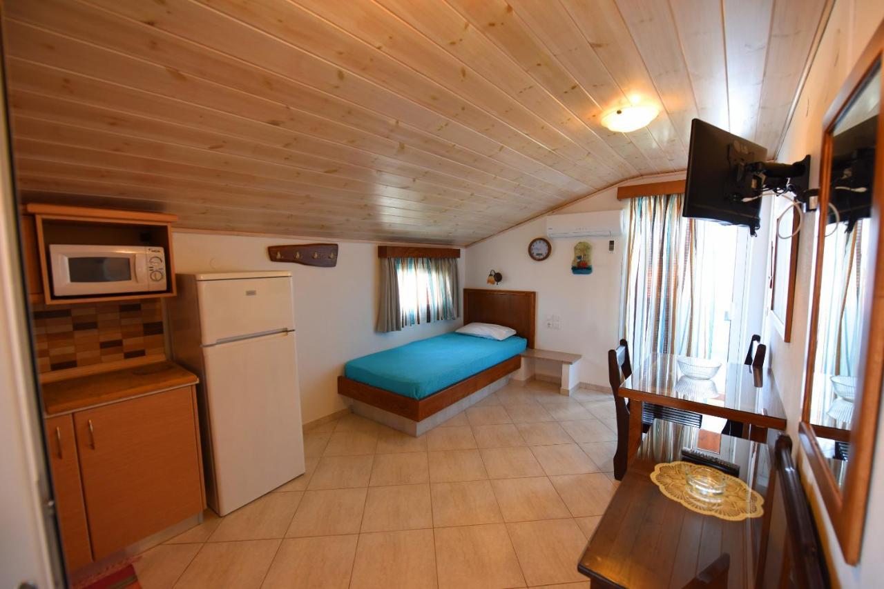 Haus Niko Apartments And Suites เนอาโปติไดอา ห้อง รูปภาพ