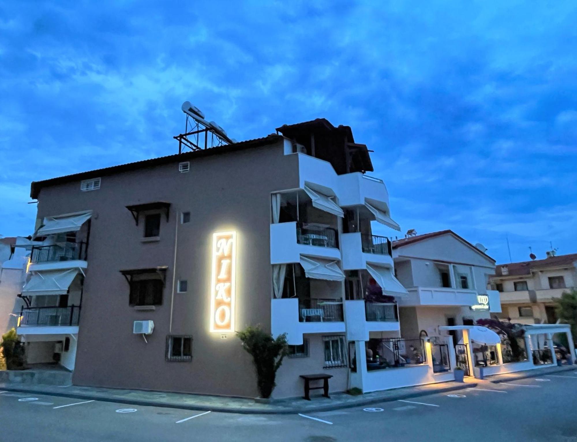 Haus Niko Apartments And Suites เนอาโปติไดอา ภายนอก รูปภาพ