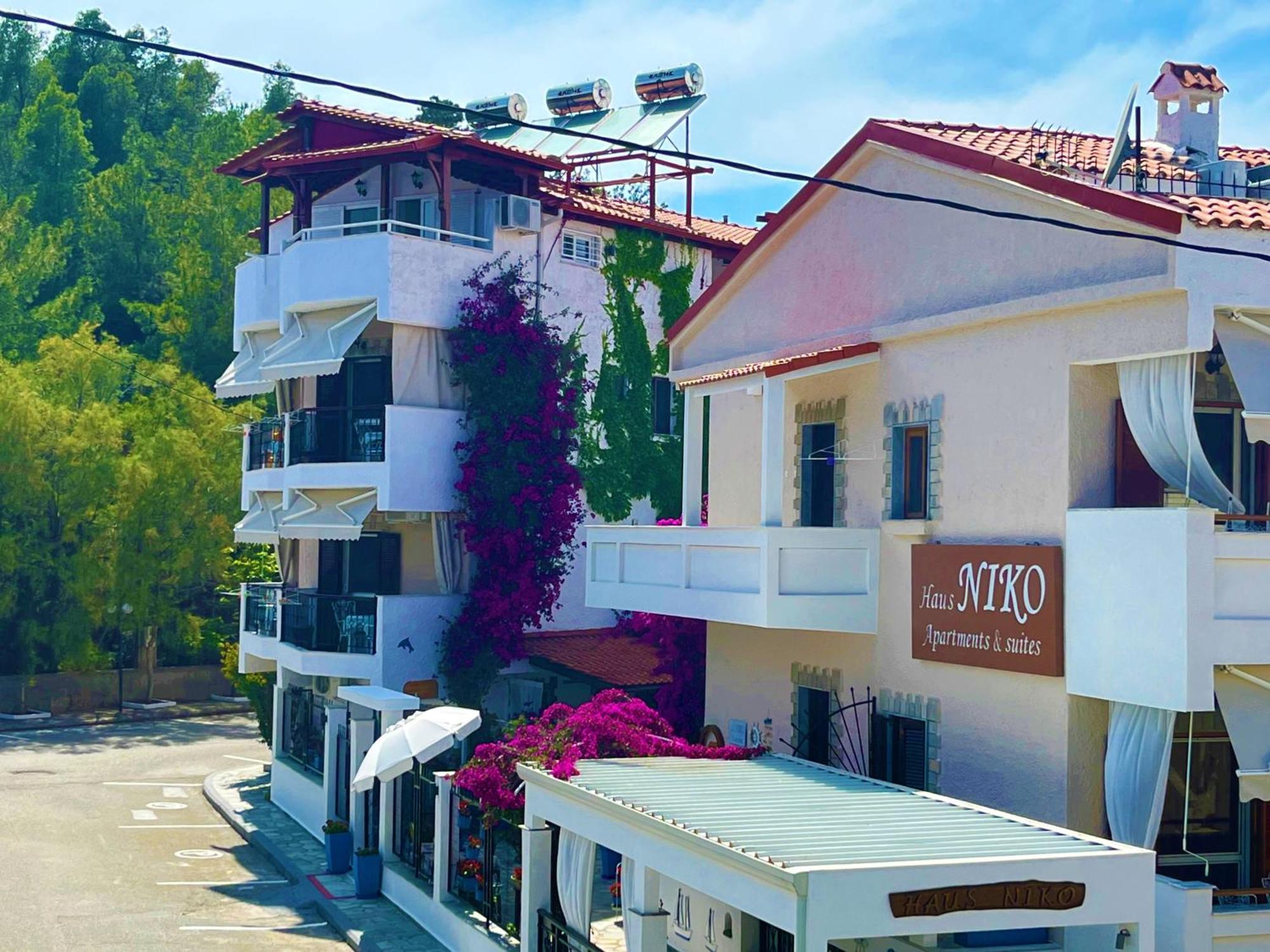 Haus Niko Apartments And Suites เนอาโปติไดอา ภายนอก รูปภาพ