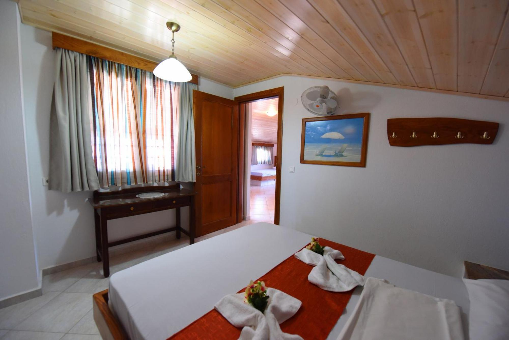 Haus Niko Apartments And Suites เนอาโปติไดอา ห้อง รูปภาพ
